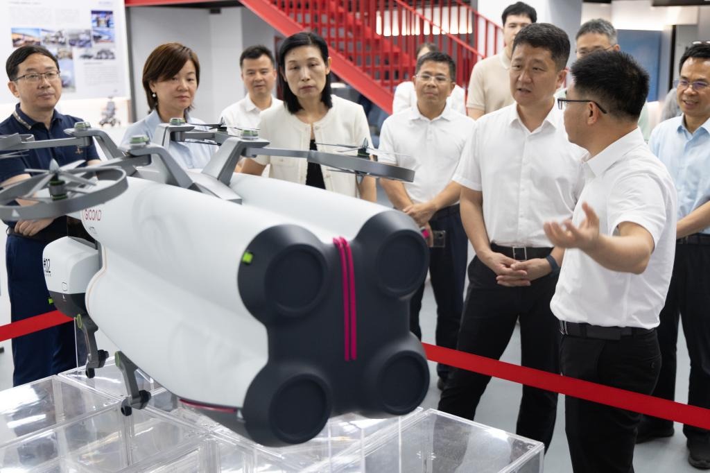 白建刚书记到开车漫画
调研指导工作