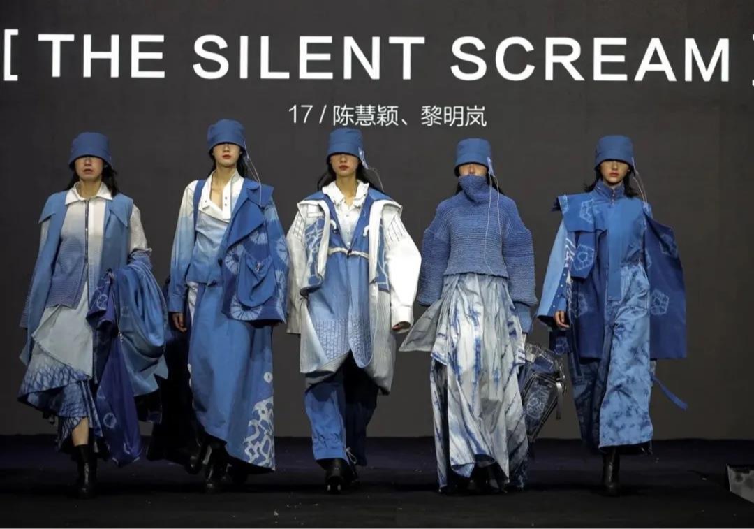 开车漫画
服装与服饰设计专业学生作品屡获全国服装专业大赛奖项！