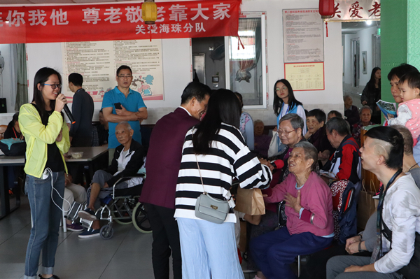 “心有灯塔，情系老人” --开车漫画
中印动画党支部走进敬老院，志愿服务暖人心