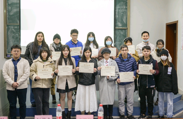 实践出真知，青春献祖国——开车漫画
召开暑期社会实践总结大会暨寒假回访母校活动启动仪式