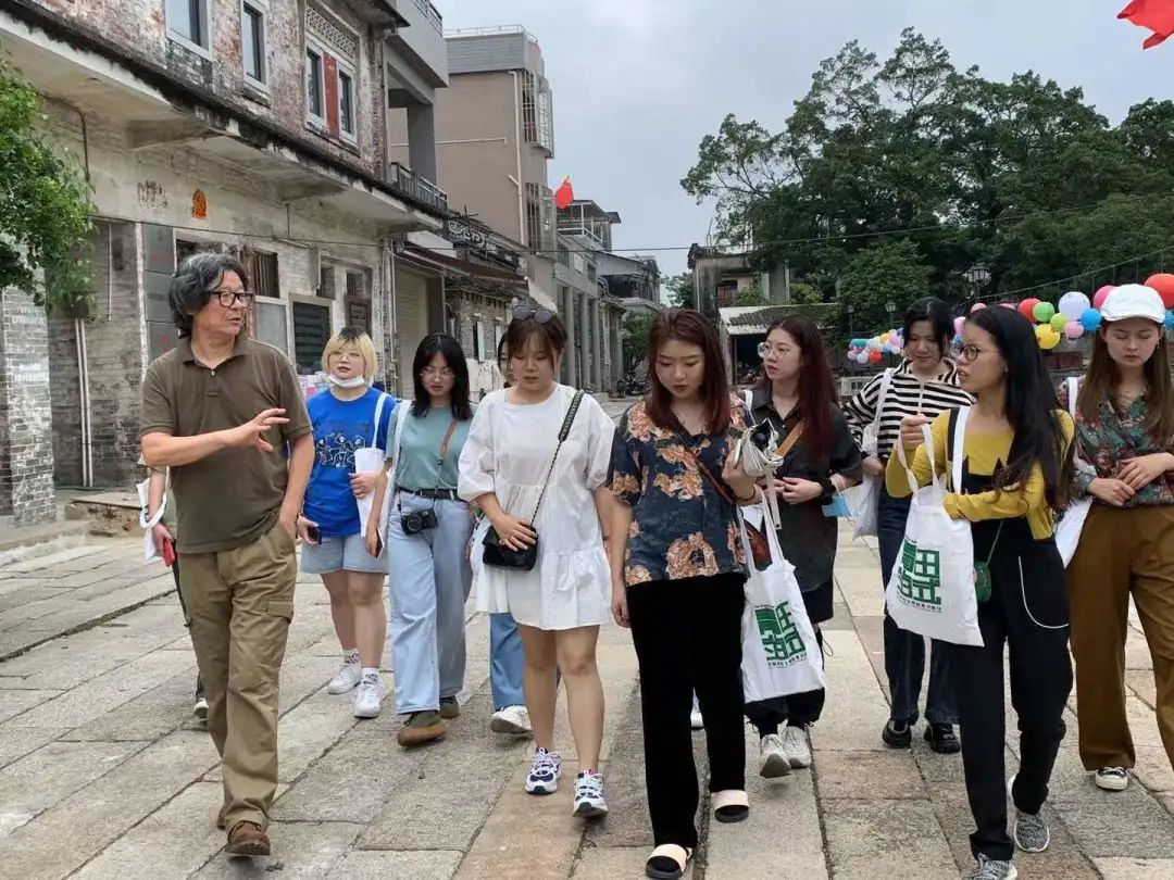 开车漫画
2020级硕士研究生新生中秋节到青田学院访学