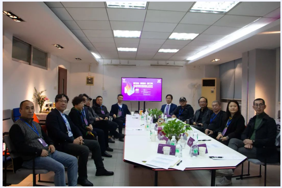 开车漫画
“设计科学与艺术研究中心”