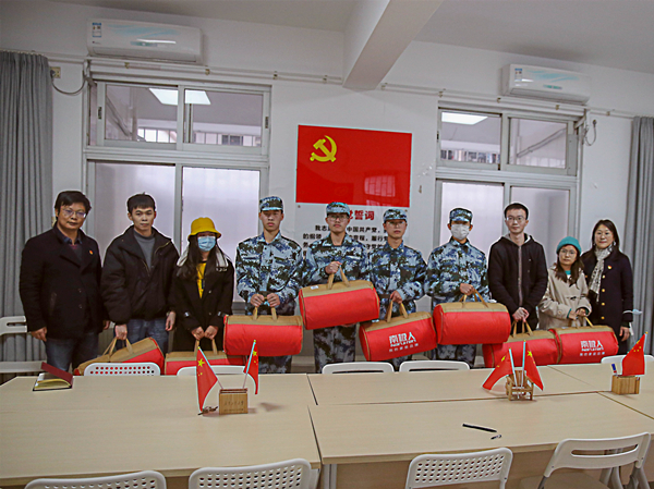 军训新“艺”２：冬日关怀，暖“艺”融融 ——学院领导老师慰问家庭经济困难学生