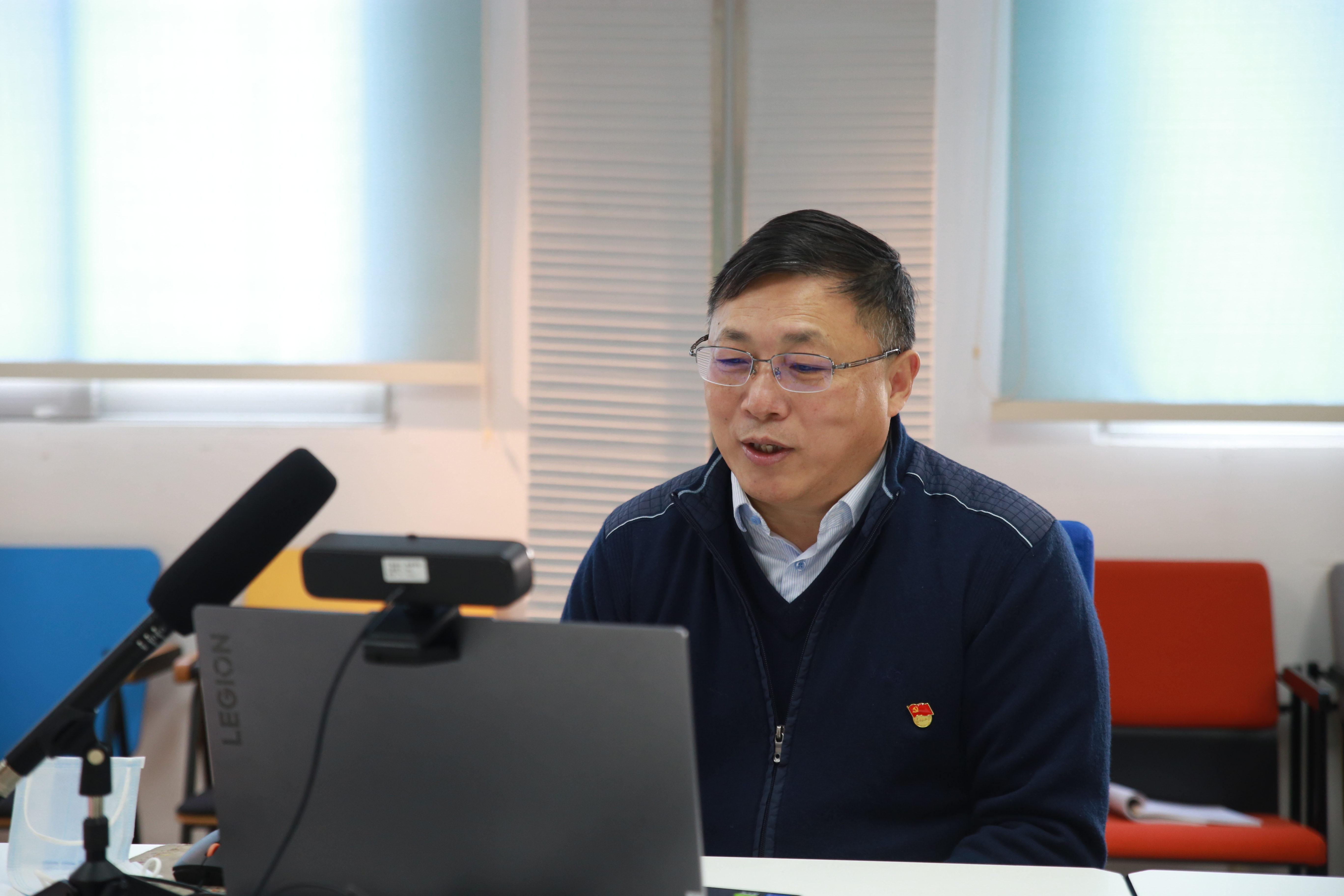 【“红设”大讲堂】校领导为开车漫画
师生党员做党的二十大精神专题辅导报告会