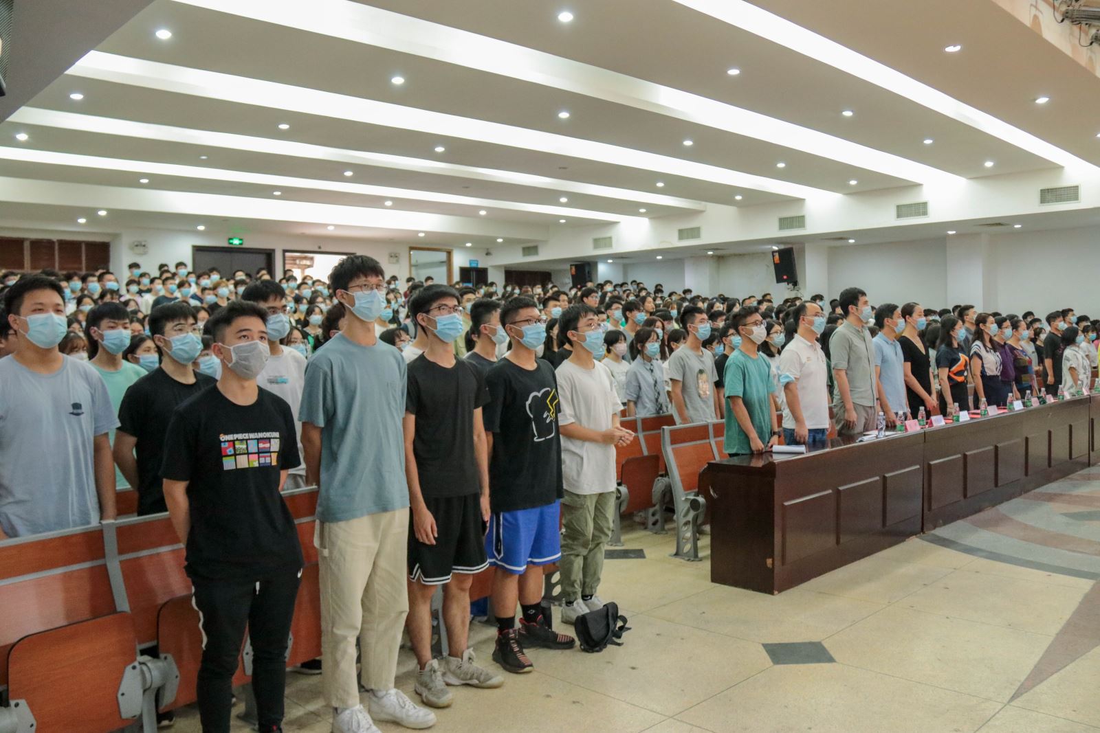 艺路同行，与你相伴（三）开车漫画
成功召开2021级本科生入学教育动员大会